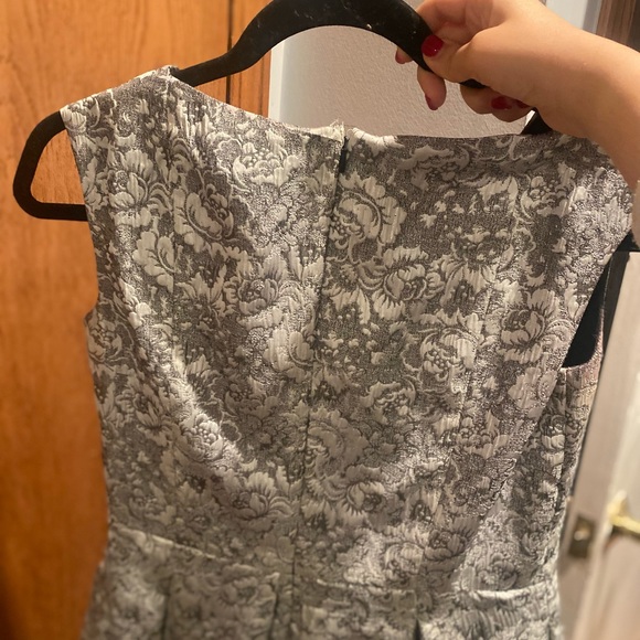 Aiden Matrix Short Floral Dress. SIZE 4 - Picture 5 of 5